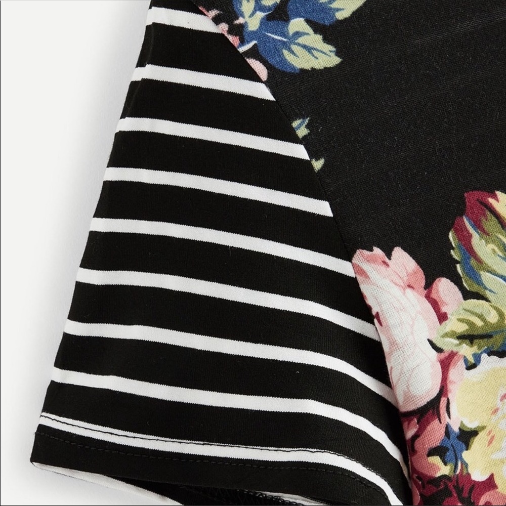 NEW! ❗️LAST 1❗️SHORT SLEEVE TOP WITH FLORAL PRINT - Picture 4 of 5